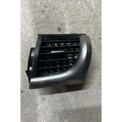 Toyota Hilux 2018-2025 Model Çıkma Orjinal Kalorifer Izgarası