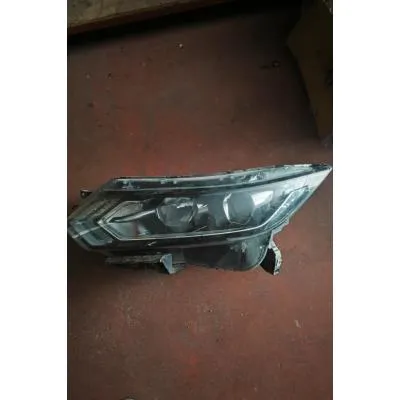 Mitsubishi L200 2018-2023 Model Euro 7 Çıkma orjinal Far