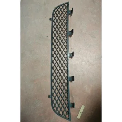 Mitsubishi L200  Euro 5 2011-2016 Model Çıkma orjinal Ön Tampon Izgarası 