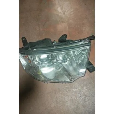 Mitsubishi L200   Euro 5 2011-2016 Model Çıkma Orjinal Ön Far