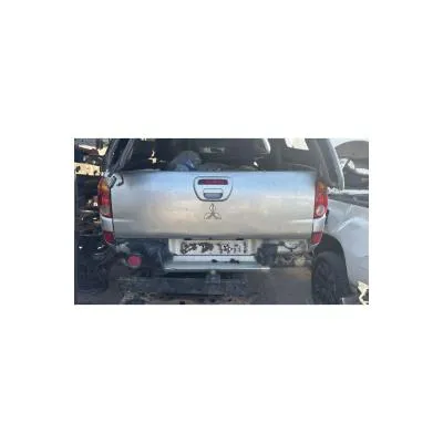 Mitsubishi L200 207-2011 Model Çıkma Orjinal Cr  Arka Bagaj Kapağı