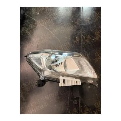 nissan navara sağ far Nissan