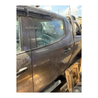 mitsubishi l200 sol arka kapı