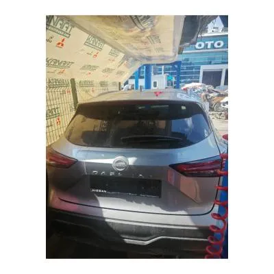 Nissan Qashqai Çıkma Orjinal 2024 Model Komple Bagaj Kapağı Gümüş Gri