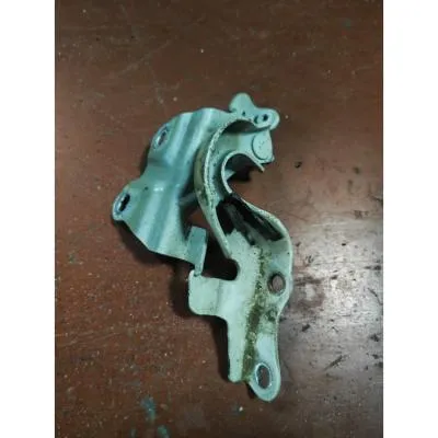 Toyota hilux kaput menteşesi