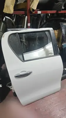 Toyota Hilux Sağ Arka Kapı Beyaz
