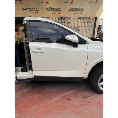 Nissan Qashqai Çıkma Orijinal Beyaz Komple Sağ Ön Kapı - 2023