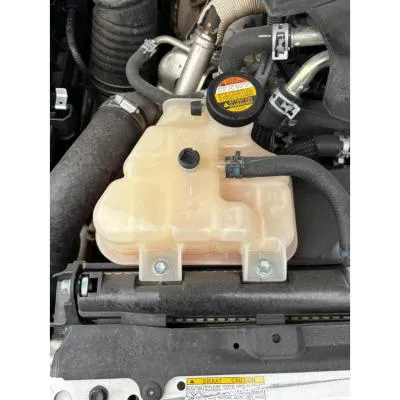 Toyota Hilux Çıkma Orjinal 2023 Model Yedek Su Bidonu