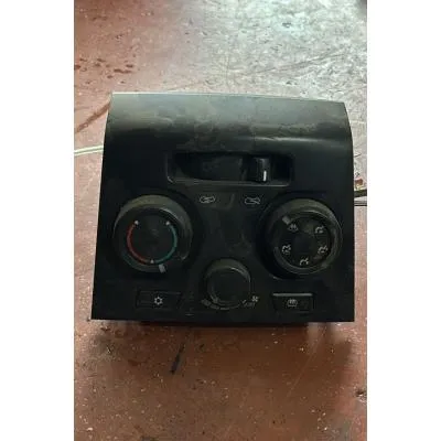 Isuzu Dmax Euro 5 2012-2019 Model Çıkma Orjinal Klima Kontrol Paneli