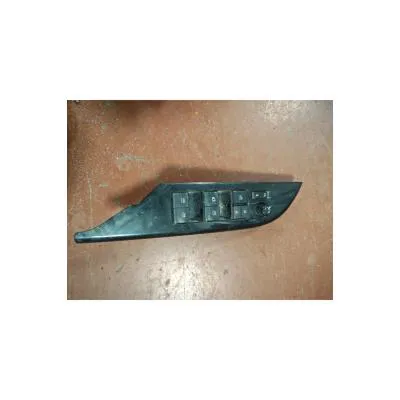 Toyota Hilux 2023 Model Sol ÖN Dörtlü Cam Düğmesi