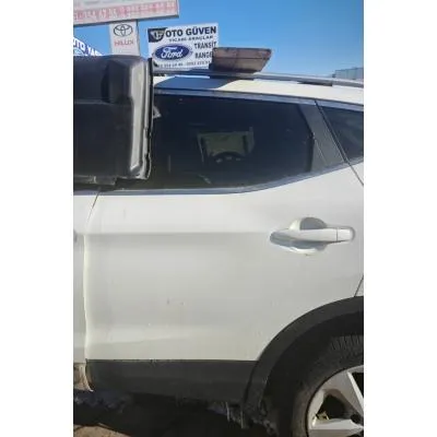 Nissan Qashqai J11 2014-2020 Model Çıkma Orjinal Sol Arka Kapı
