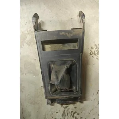 Mitsubishi L200 2007-2015 Model Çıkma Orjinal CR Kasa orta Konsol