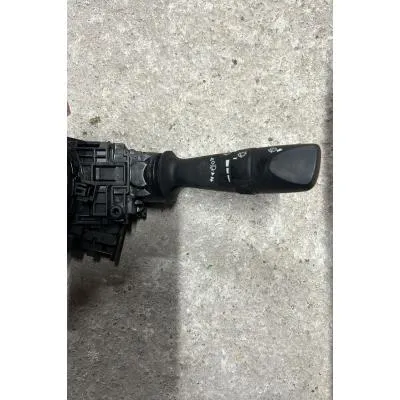 Toyota Hilux 2020-2025 Model Çıkma Orjinal Sinyal Kolu