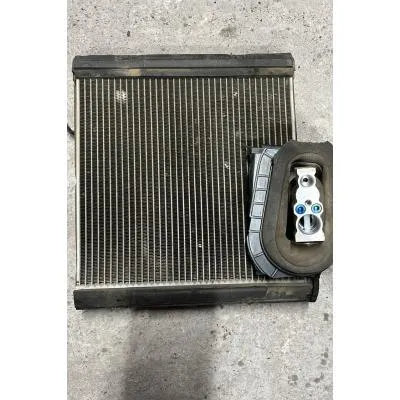 Toyota Hilux 2021-2025 Model 2GD Çıkma Orjinal  Klima Peteği